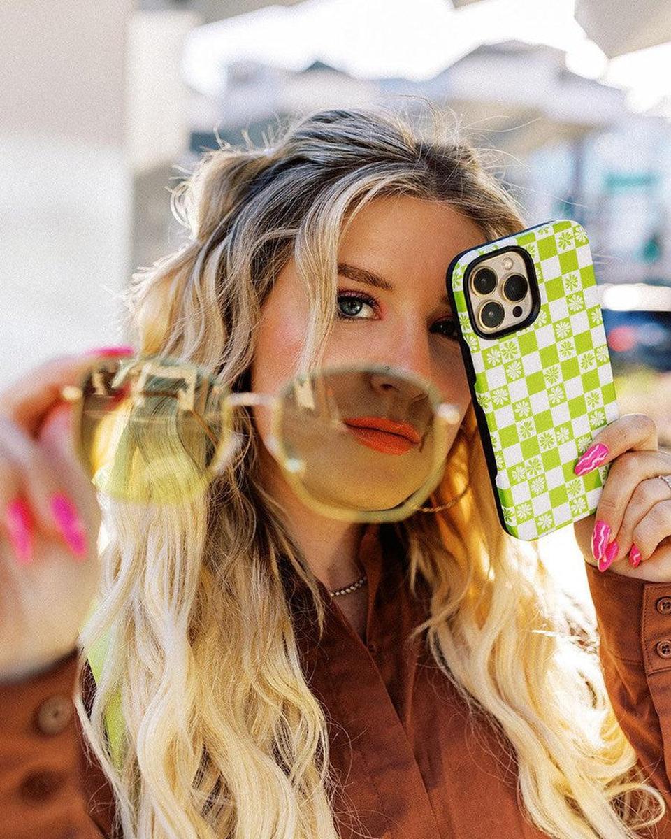 Check Mate | Daisy Checkerboard Floral Case