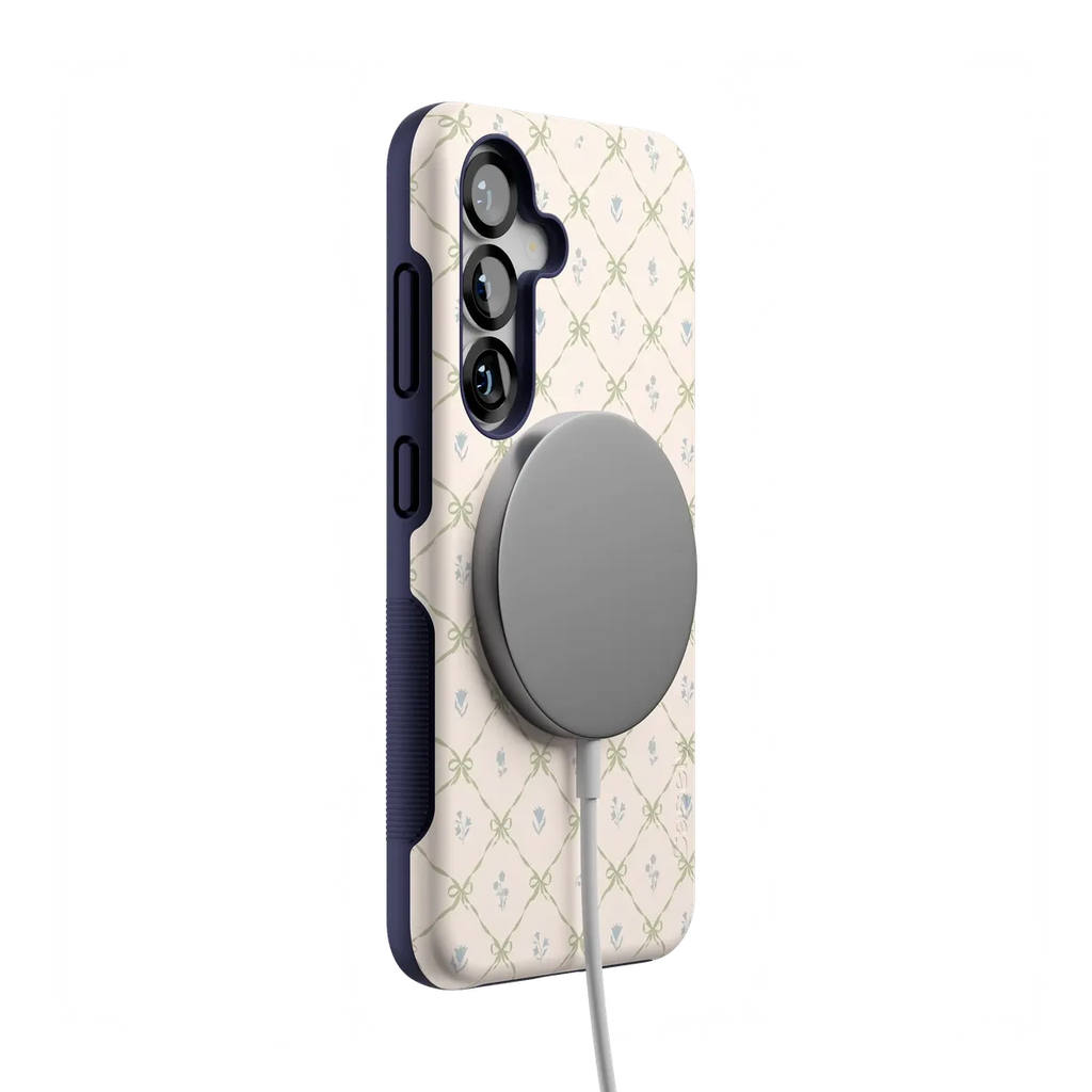 Petit Petals | Dainty Lattice Case
