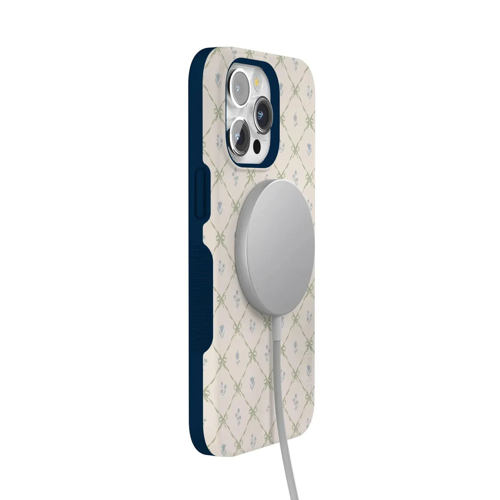 Petit Petals | Dainty Lattice Case